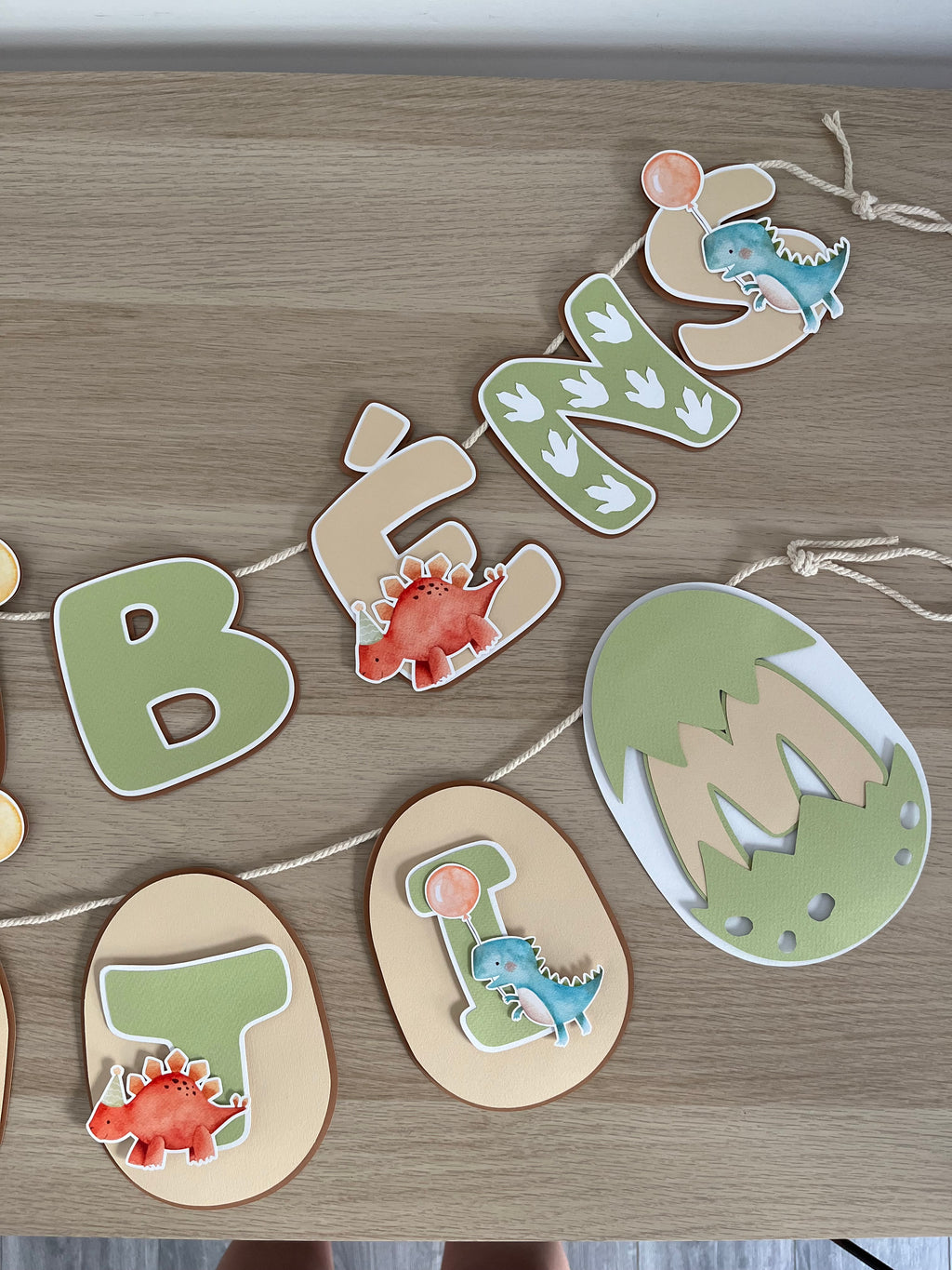 Dinossauros em festa | Bandeirola parabéns