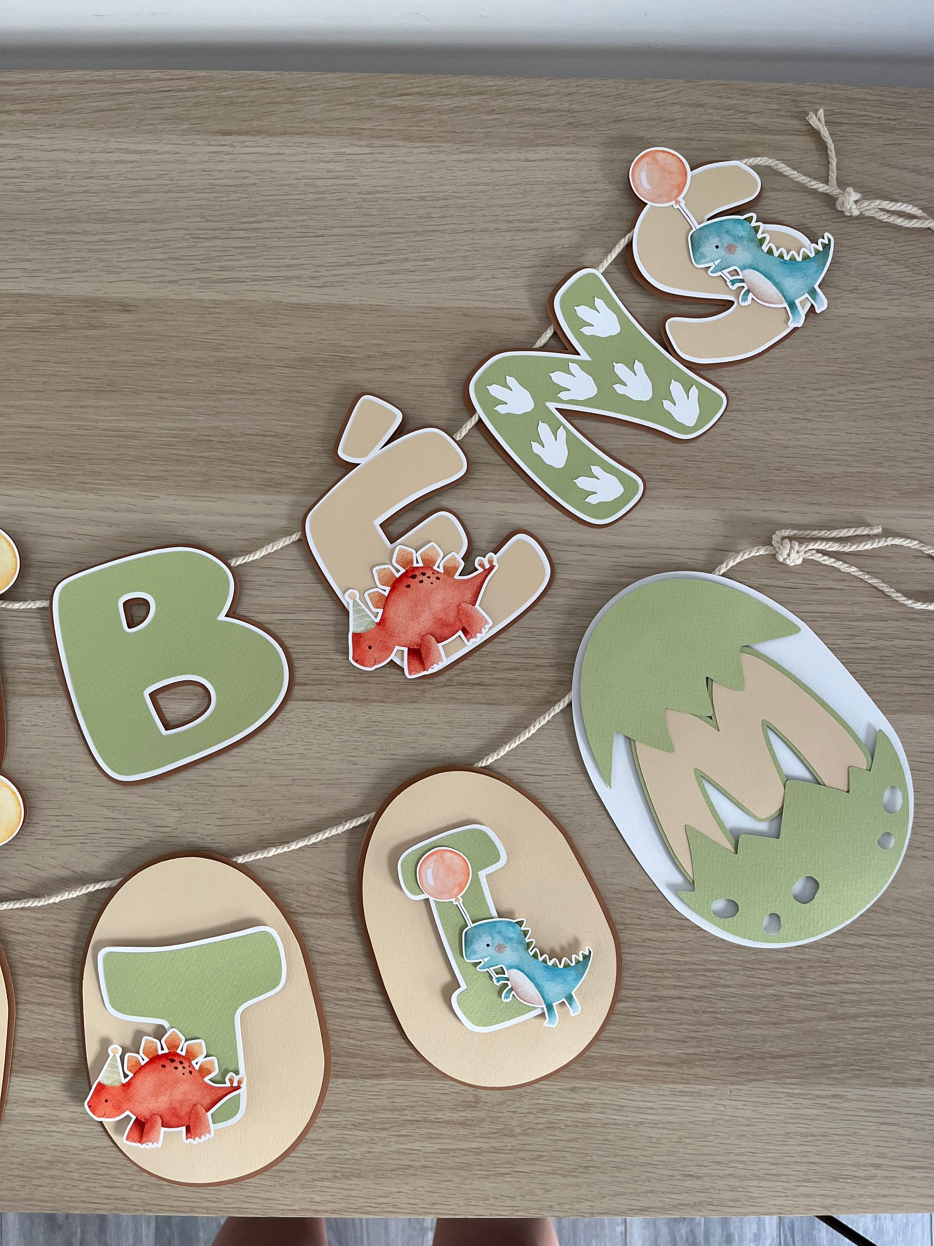 Dinossauros em festa | Bandeirola parabéns