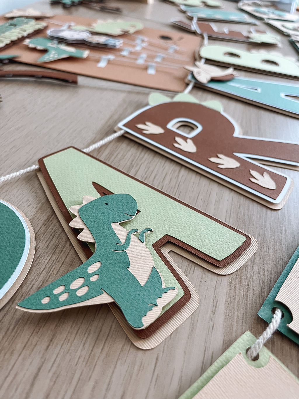 Dinos | Bandeirola parabéns