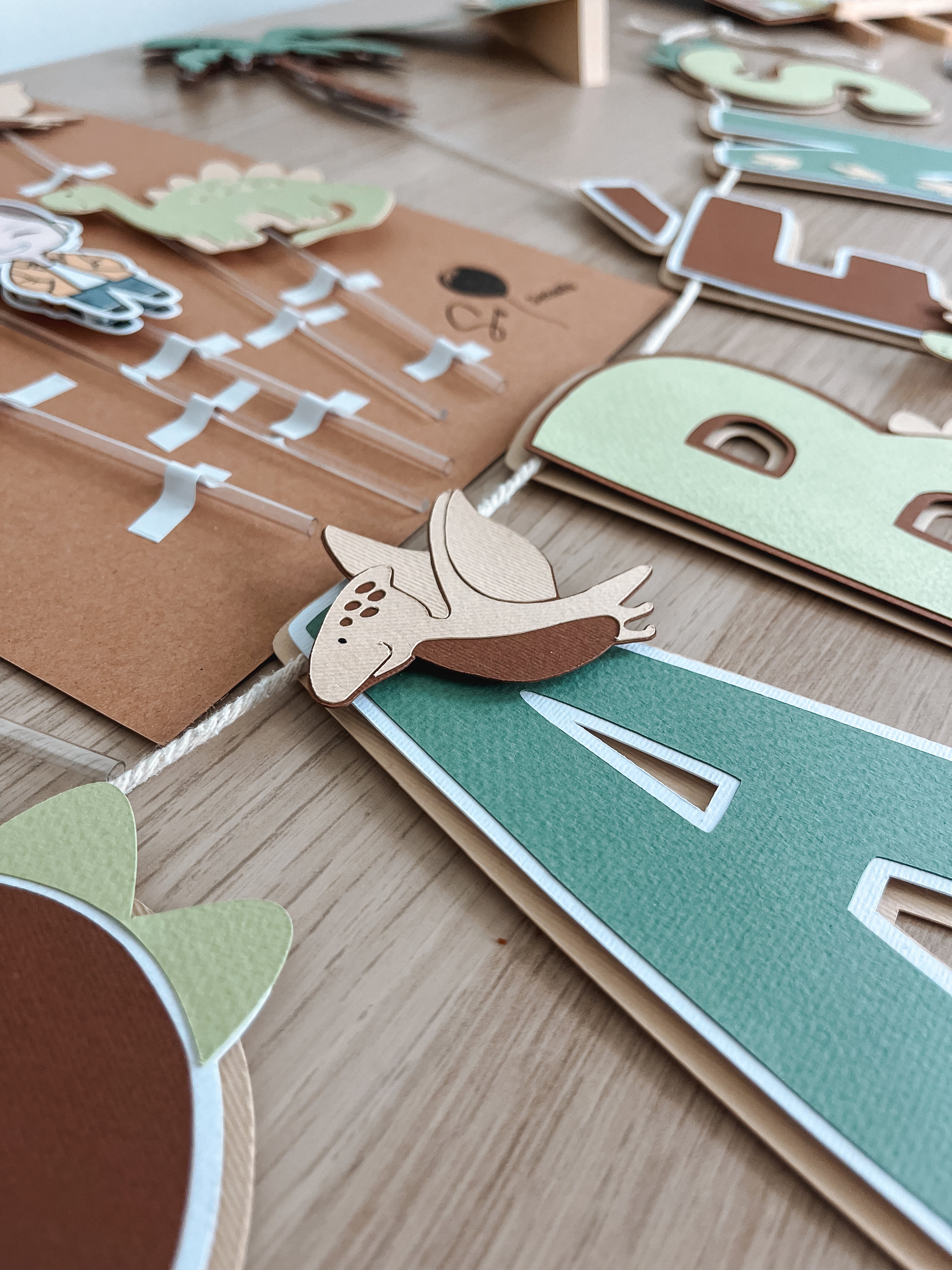 Dinos | Bandeirola parabéns