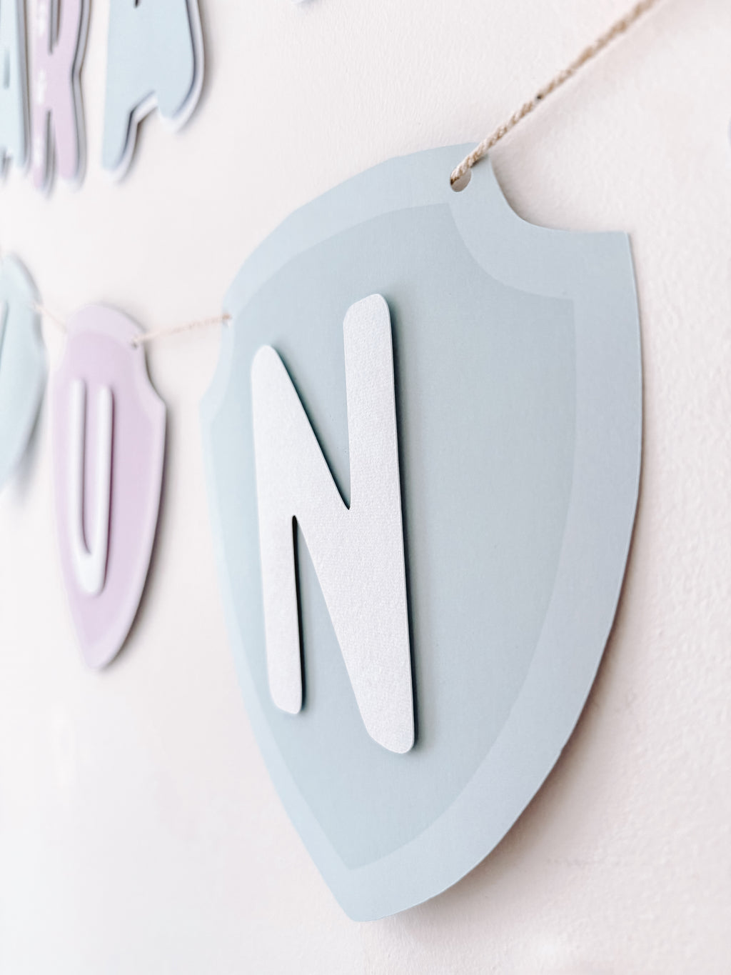 Patas em ação | bandeirola nome minimal