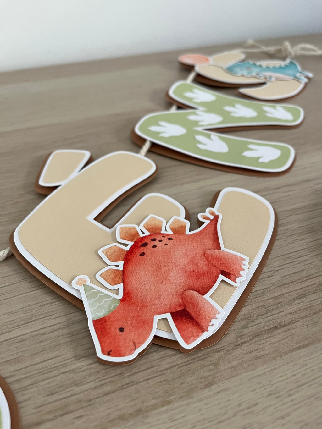 Dinossauros em festa | Bandeirola parabéns