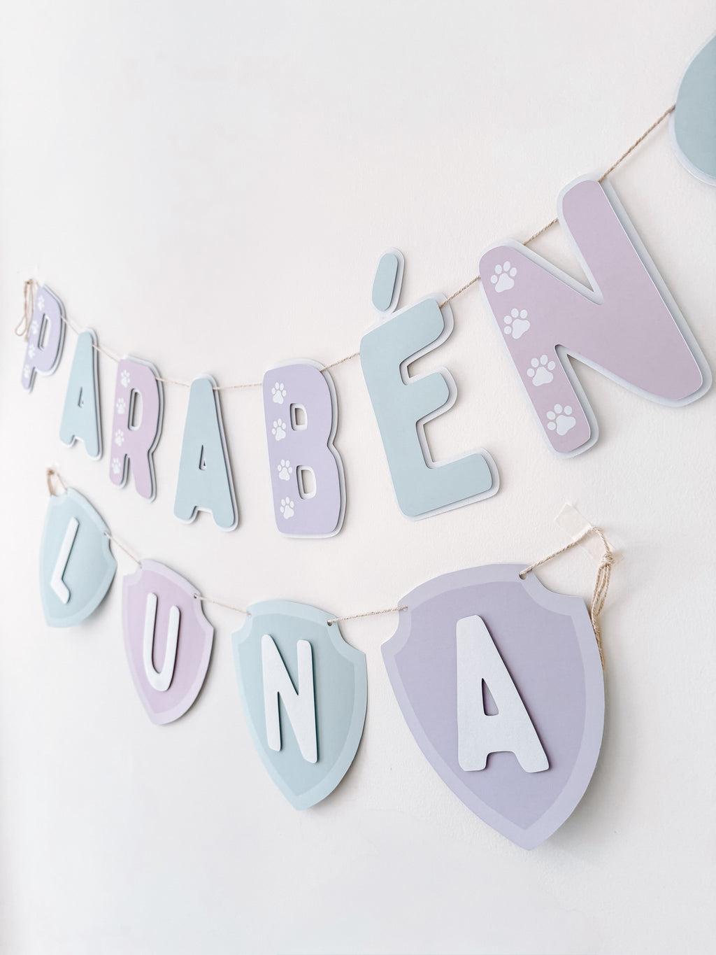 Patas em ação | bandeirola nome minimal