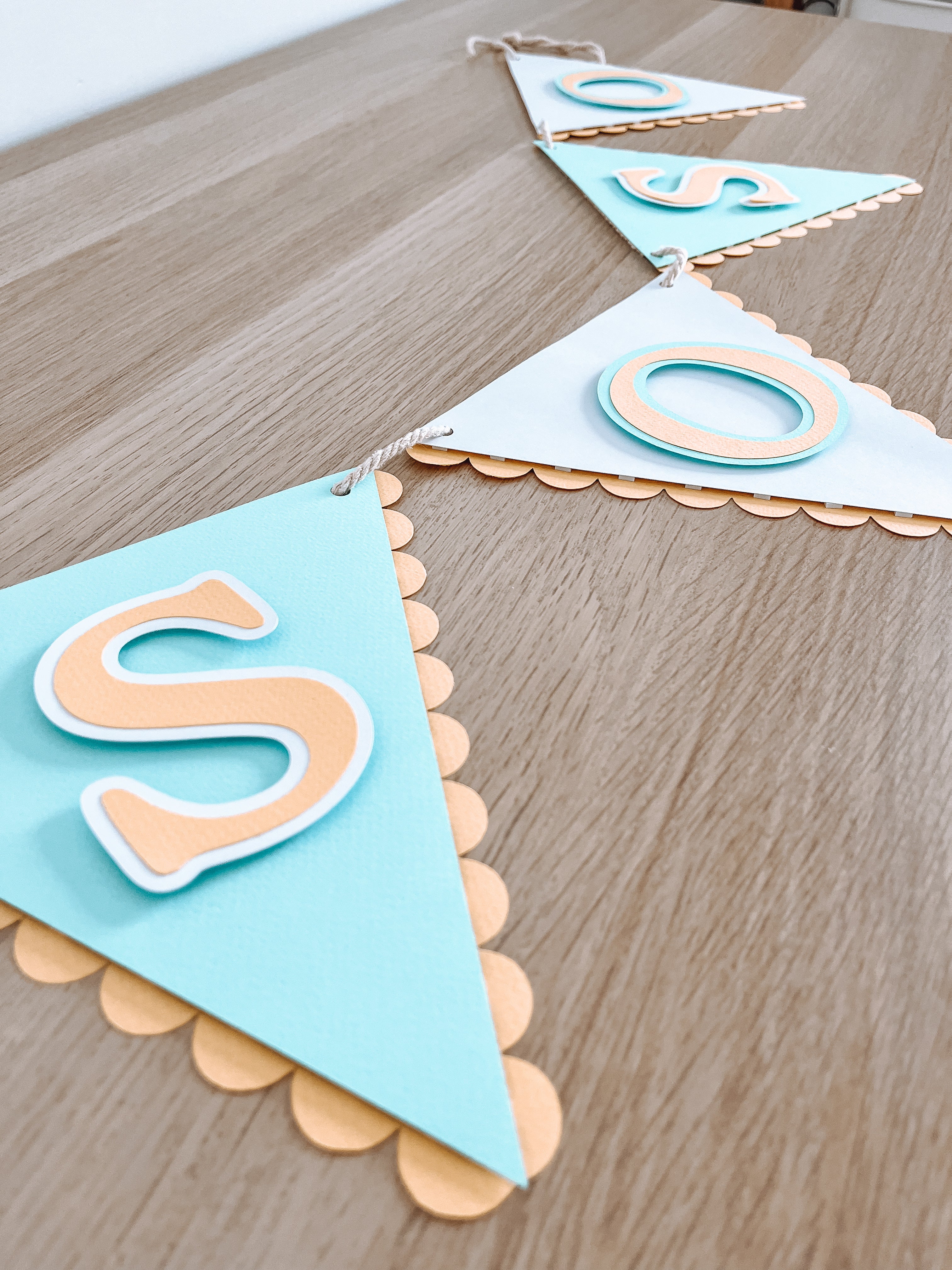 Nostálgia | KIT bandeirola, mini toppers e topo de bolo