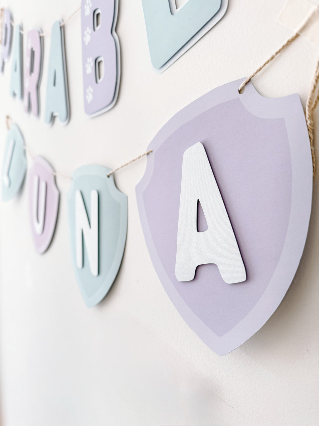 Patas em ação | bandeirola nome minimal