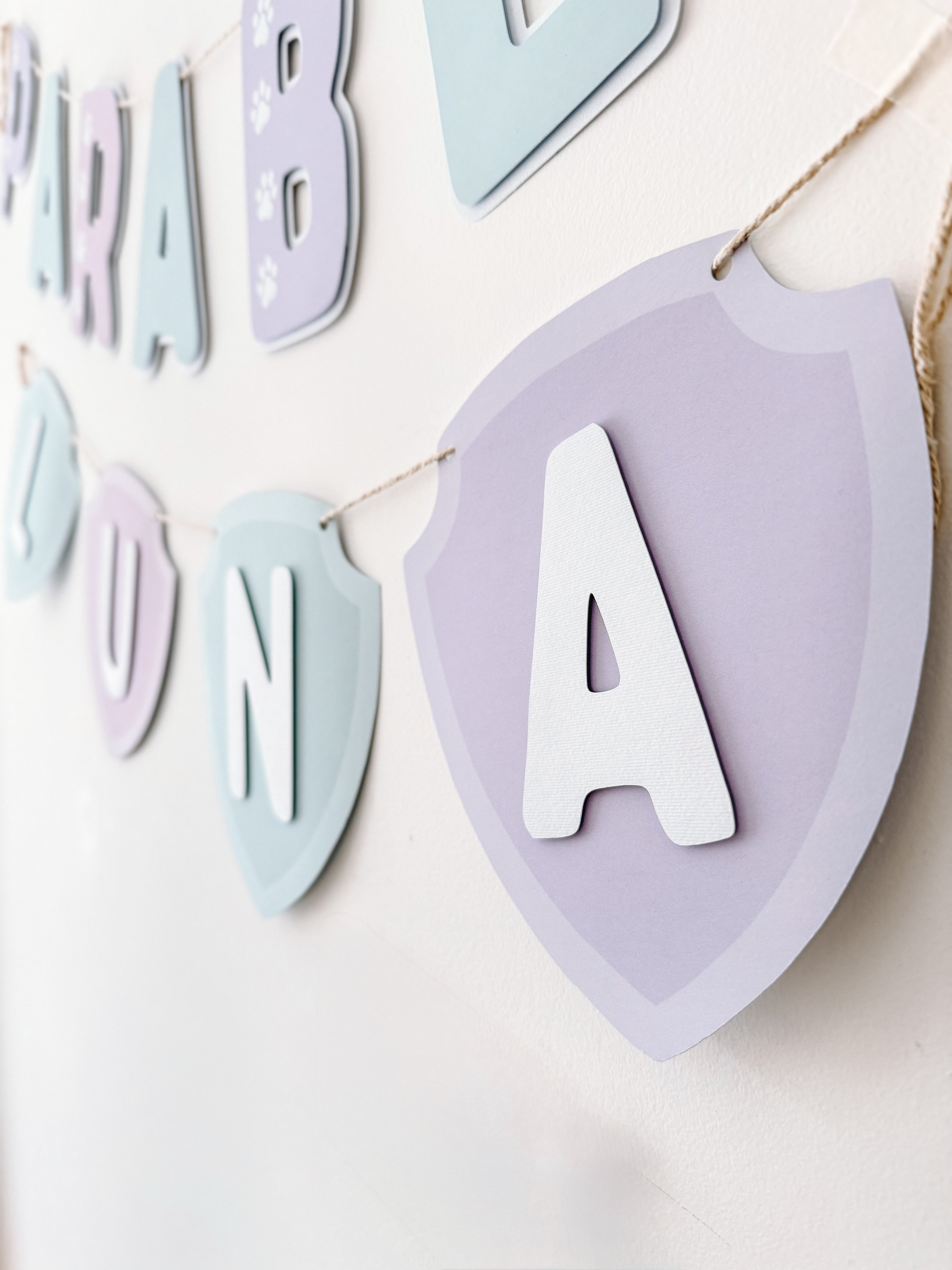 Patas em ação | bandeirola nome minimal