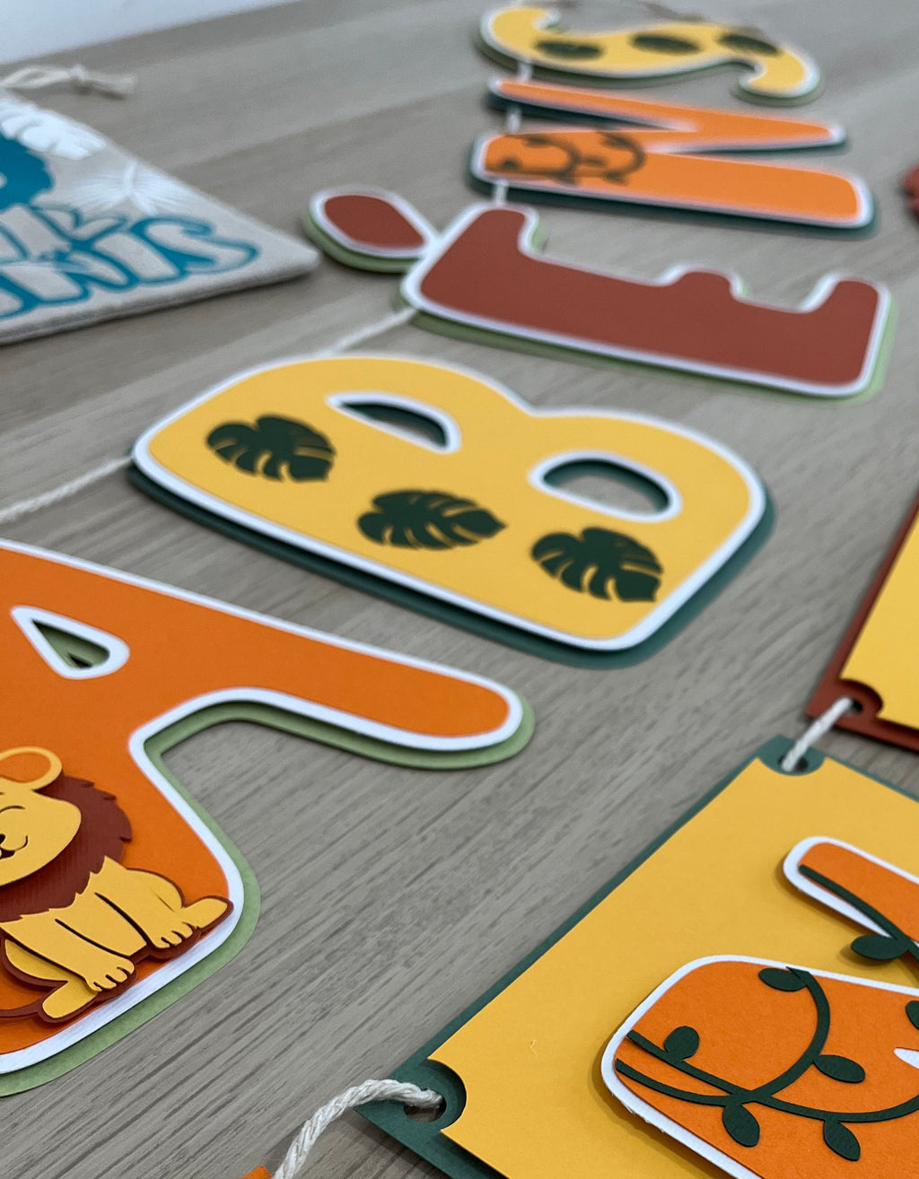 Leão | Bandeirola parabéns