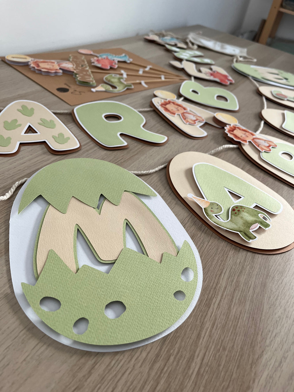 Dinossauros em festa | Bandeirola nome