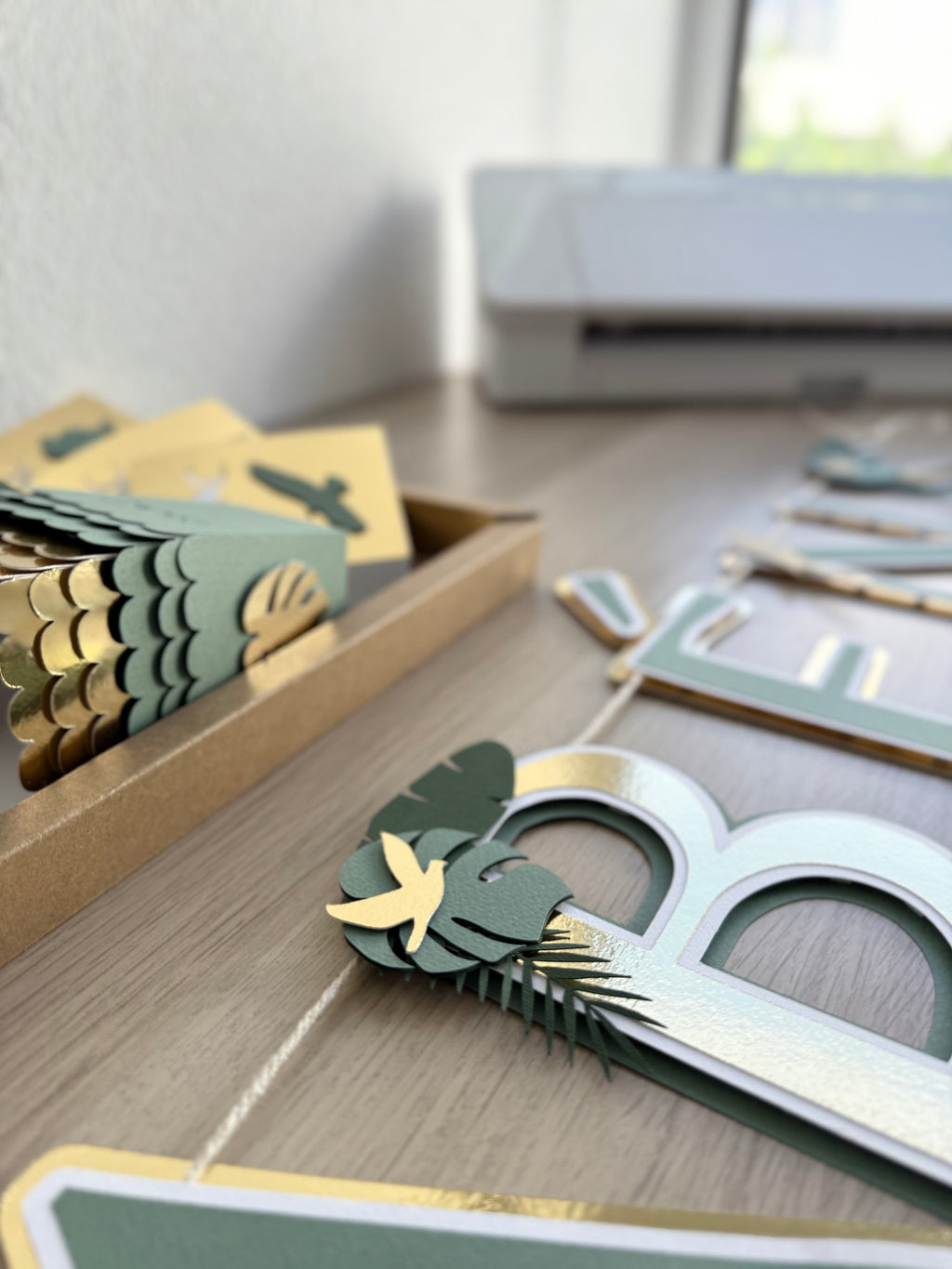 Animais gold | Bandeirola parabéns