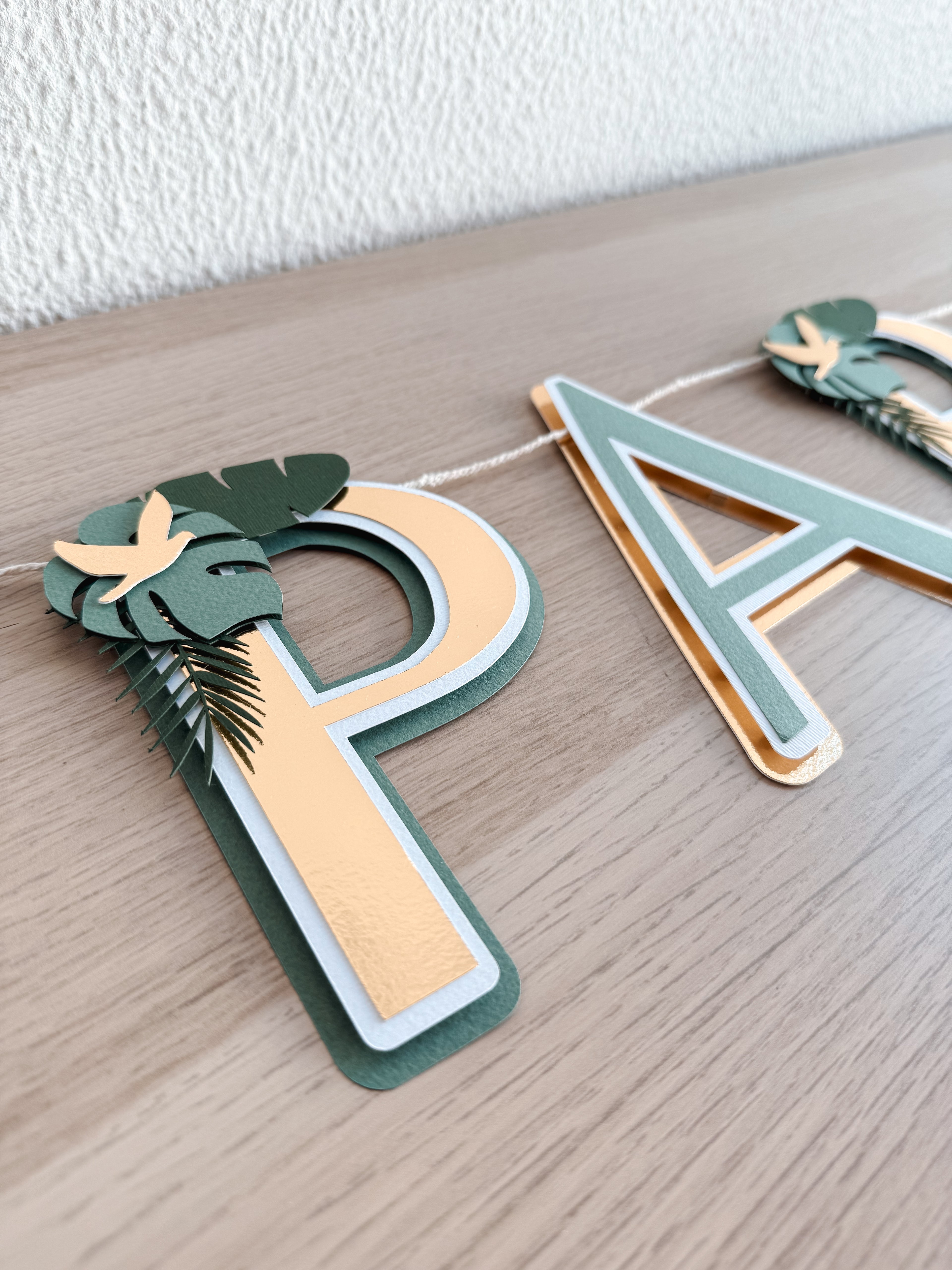 Animais gold | Bandeirola parabéns