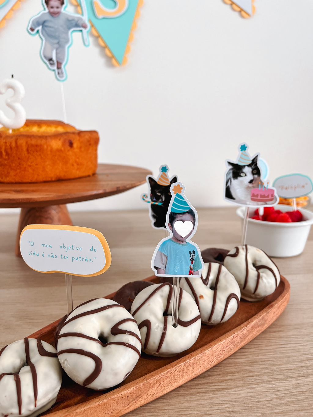 Nostálgia | KIT bandeirola, mini toppers e topo de bolo