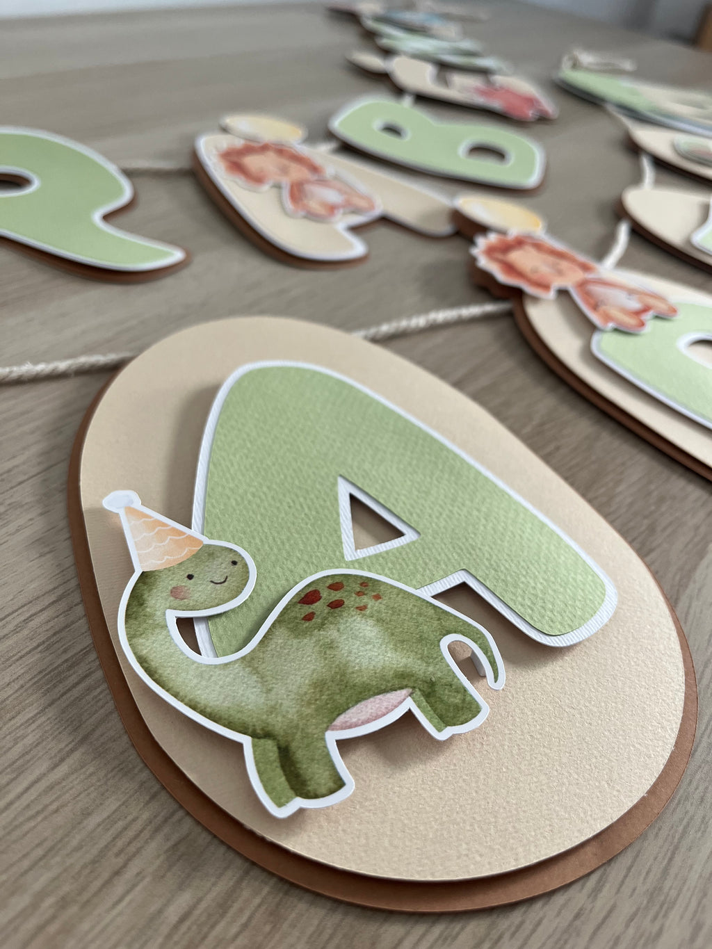 Dinossauros em festa | Bandeirola nome