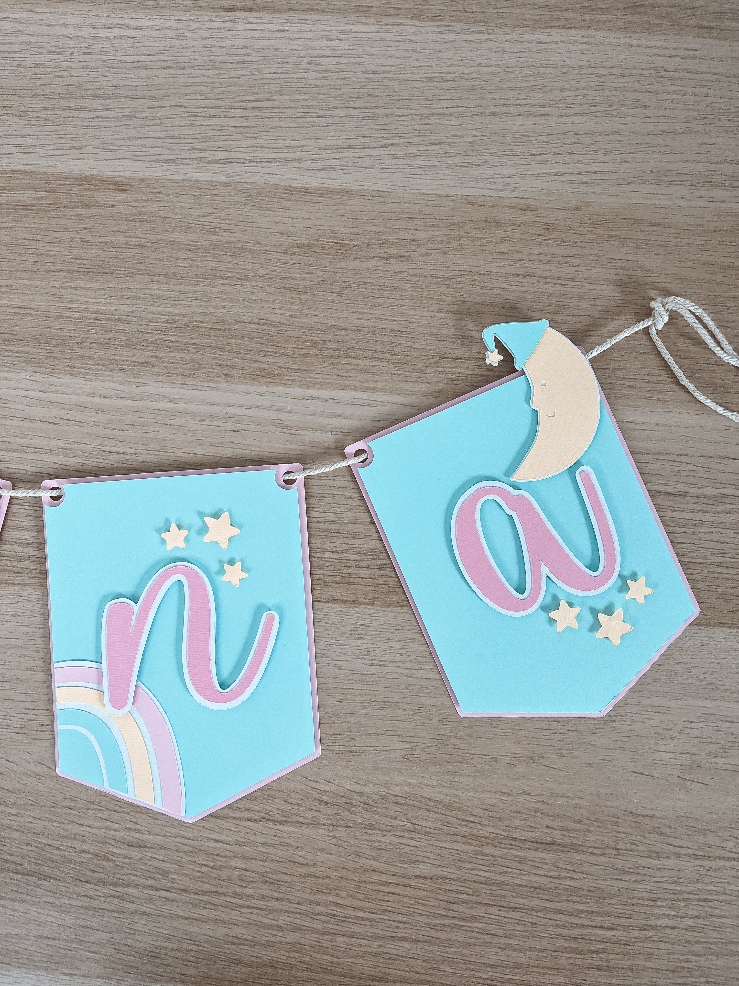 Menina lua e arco íris | Bandeirola nome