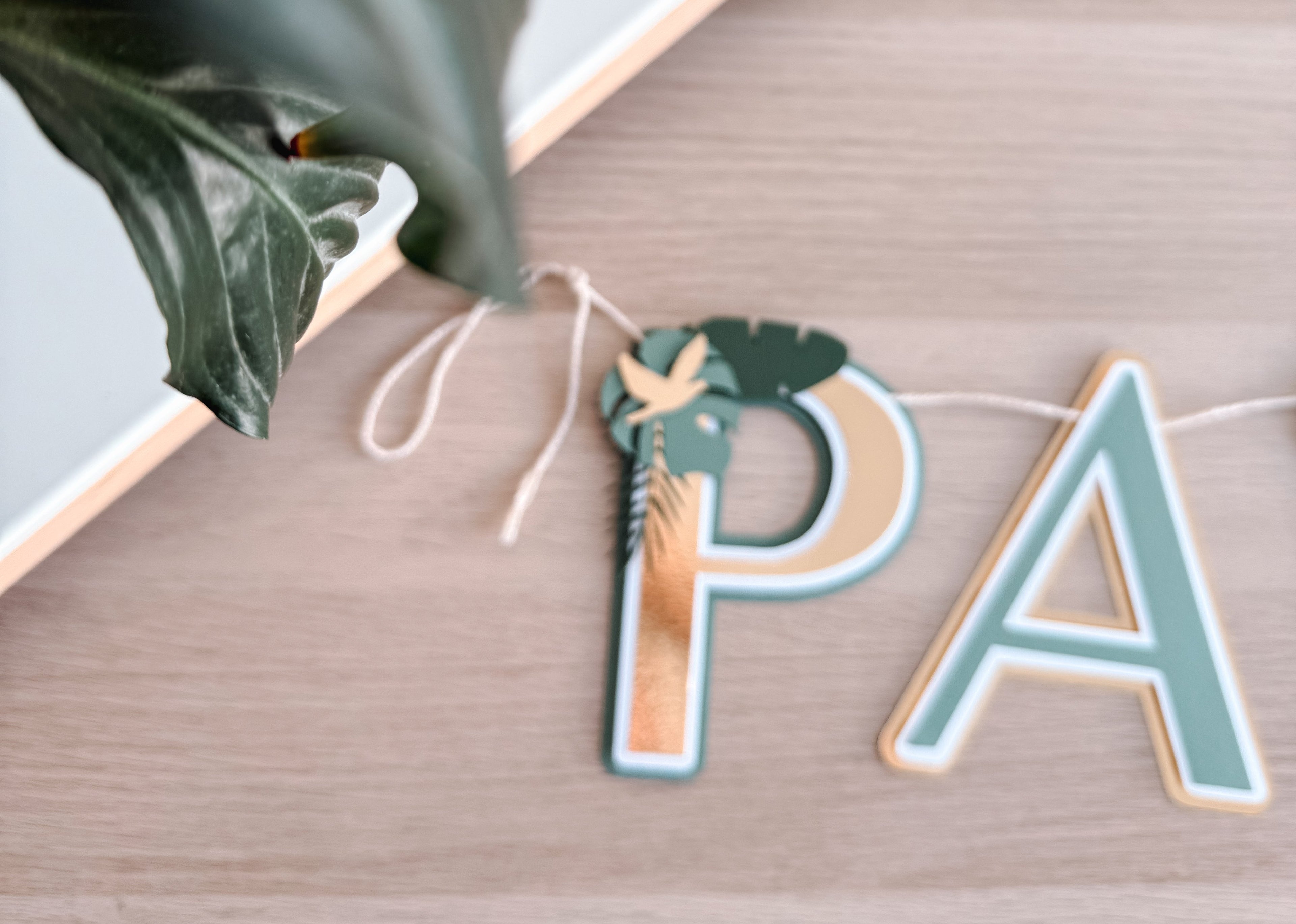 Animais gold | Bandeirola parabéns