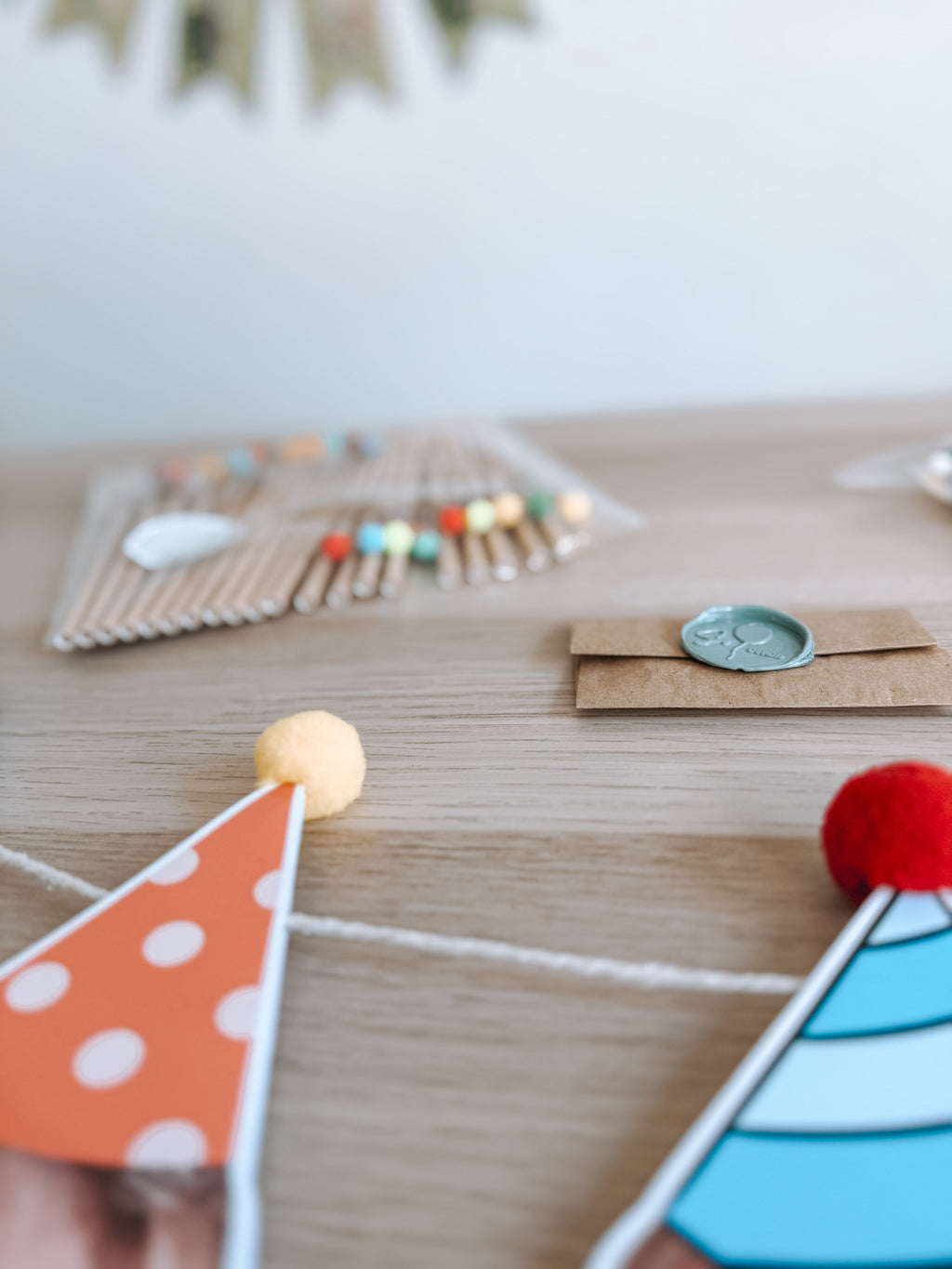 Pompom carinhas | Bandeirola