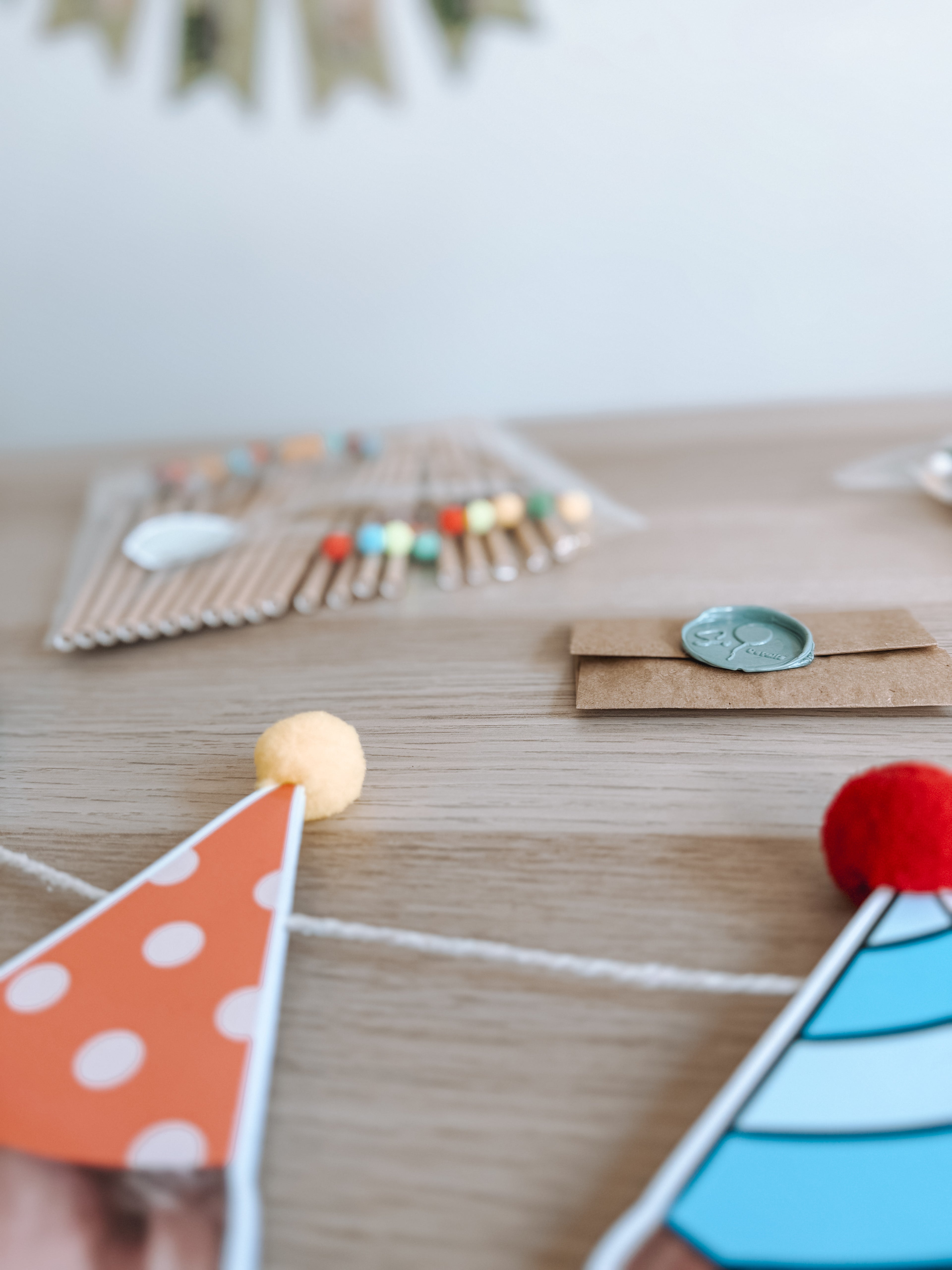 Pompom carinhas | Bandeirola