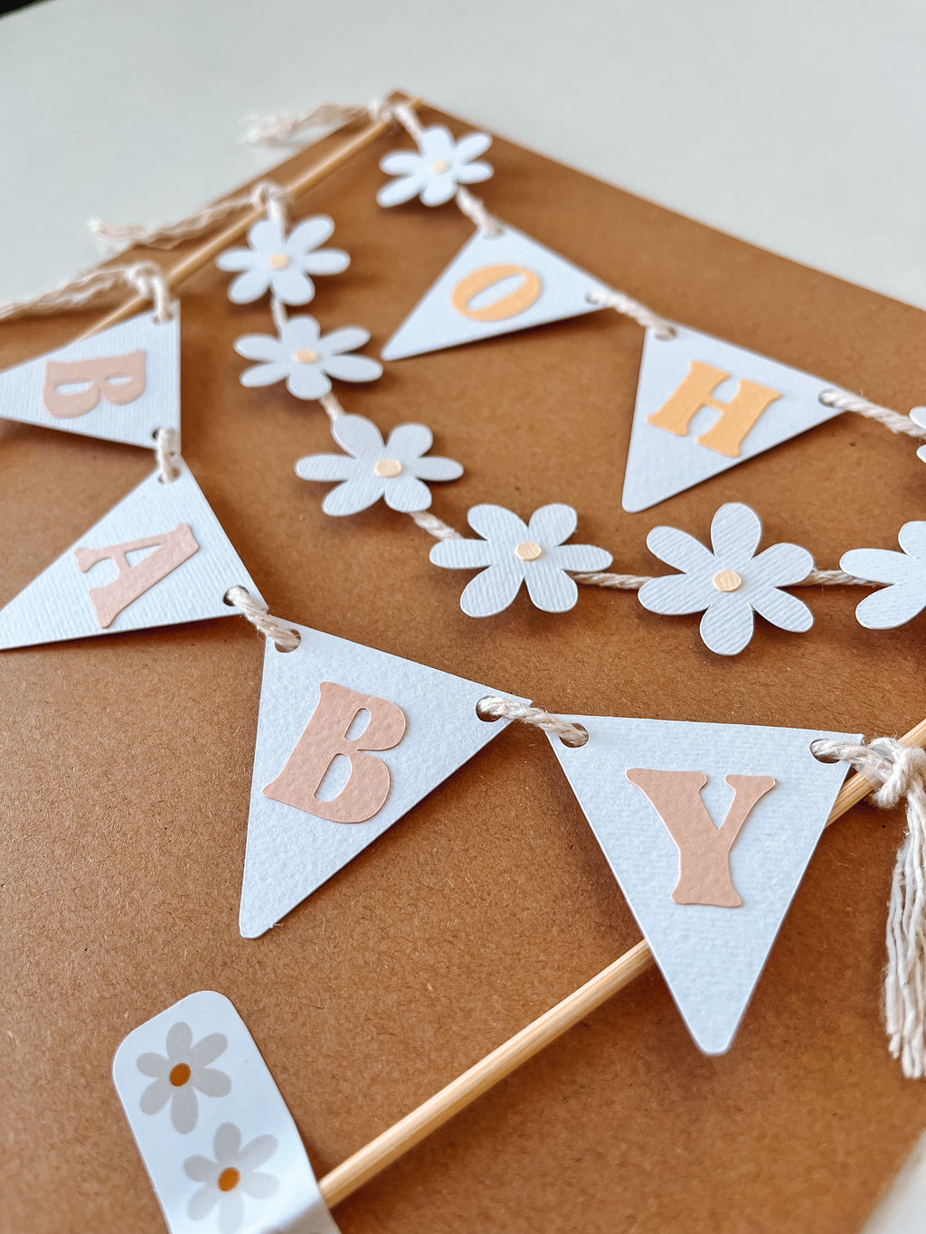 Oh baby Margaridas | Topo de bolo bandeirolas