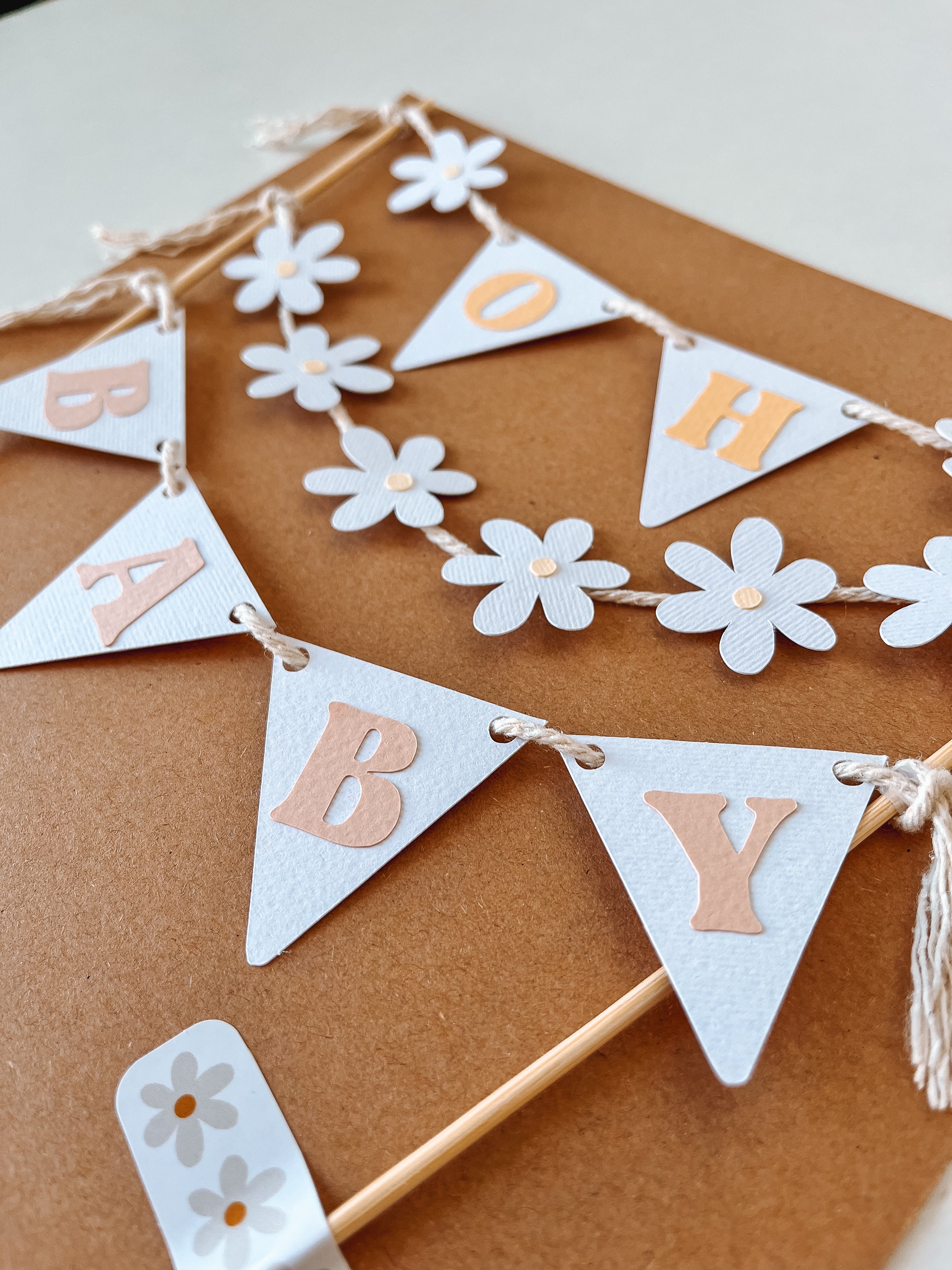 Oh baby Margaridas | Topo de bolo bandeirolas