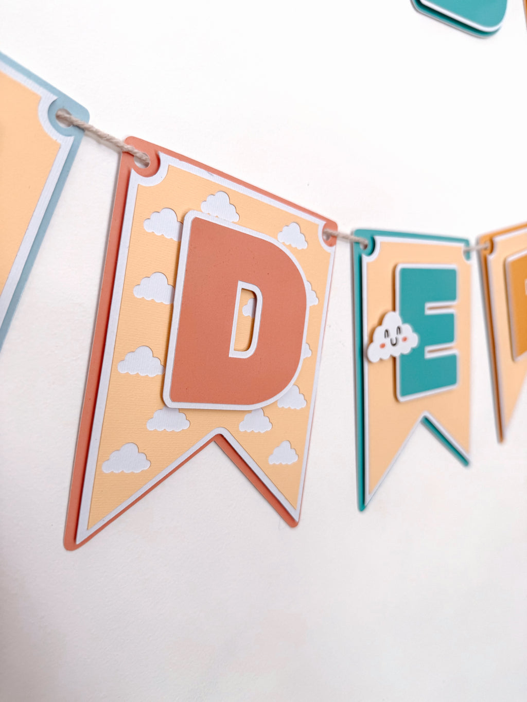 Sol e nuvens fofinhos | Bandeirola nome