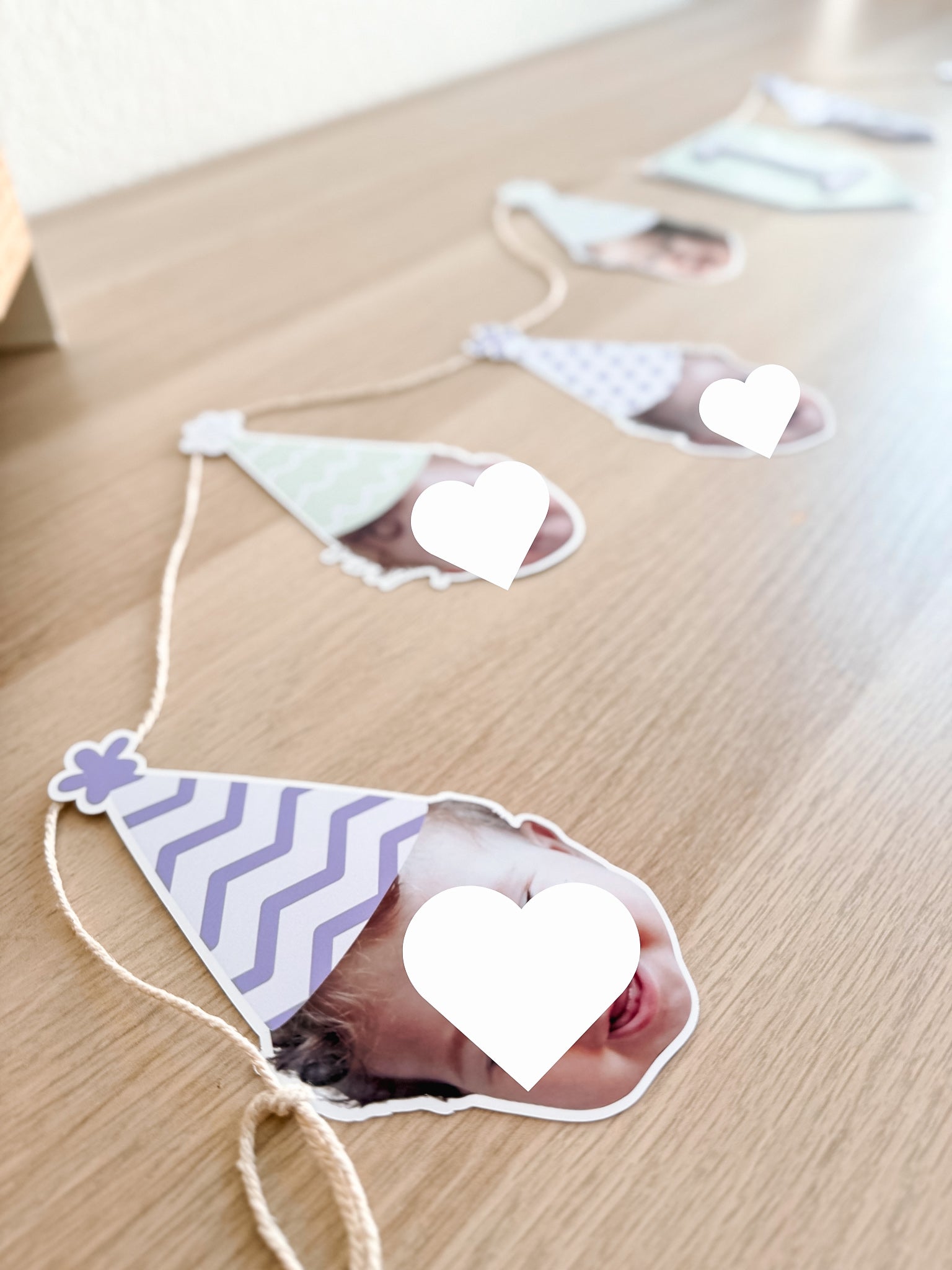 Carinhas e bandeirola número