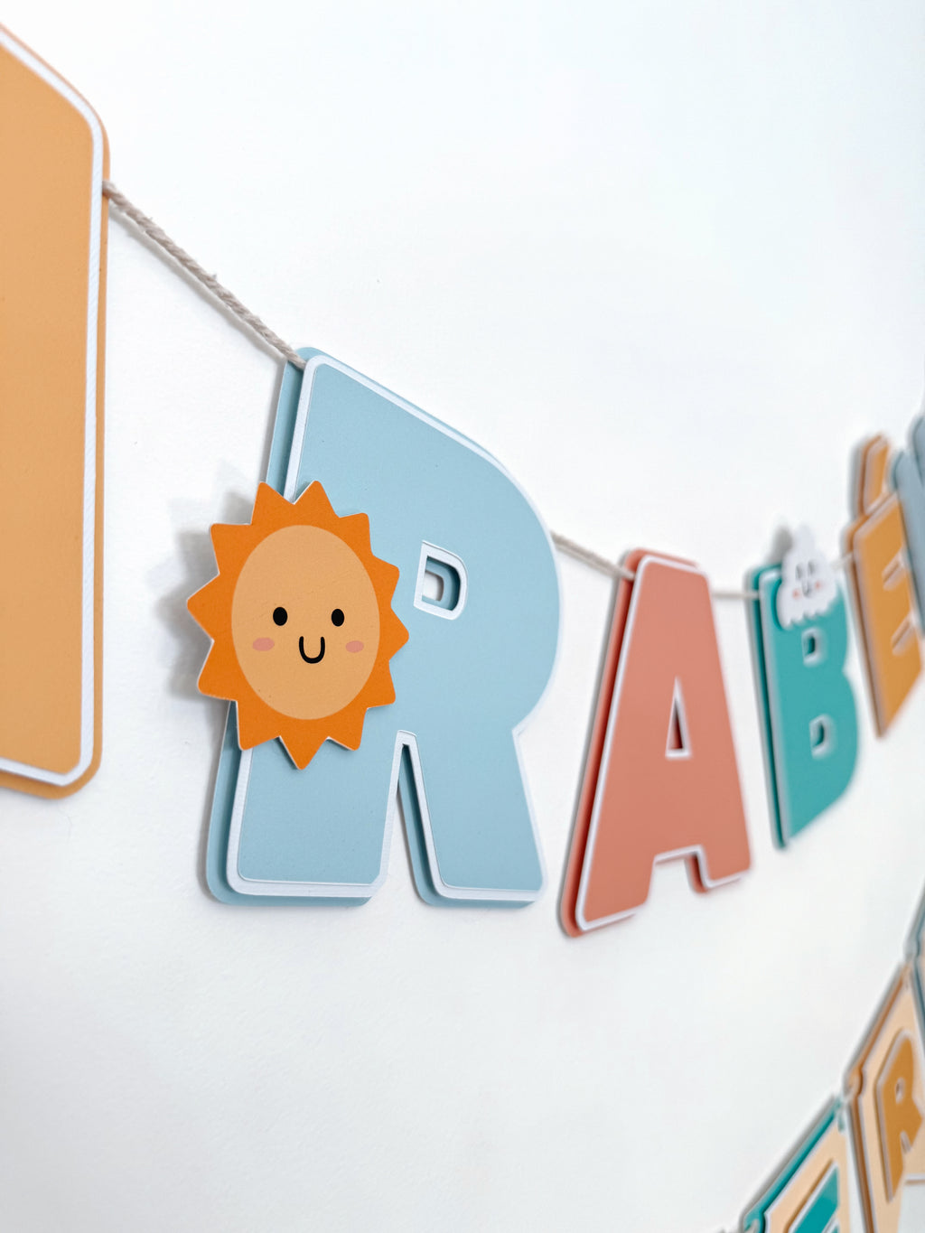 Sol e núvens fofinhos | Bandeirola parabéns