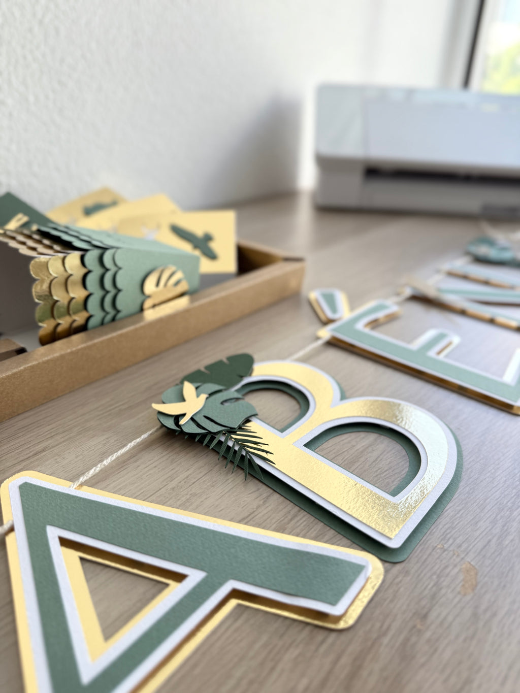 Animais gold | Bandeirola parabéns