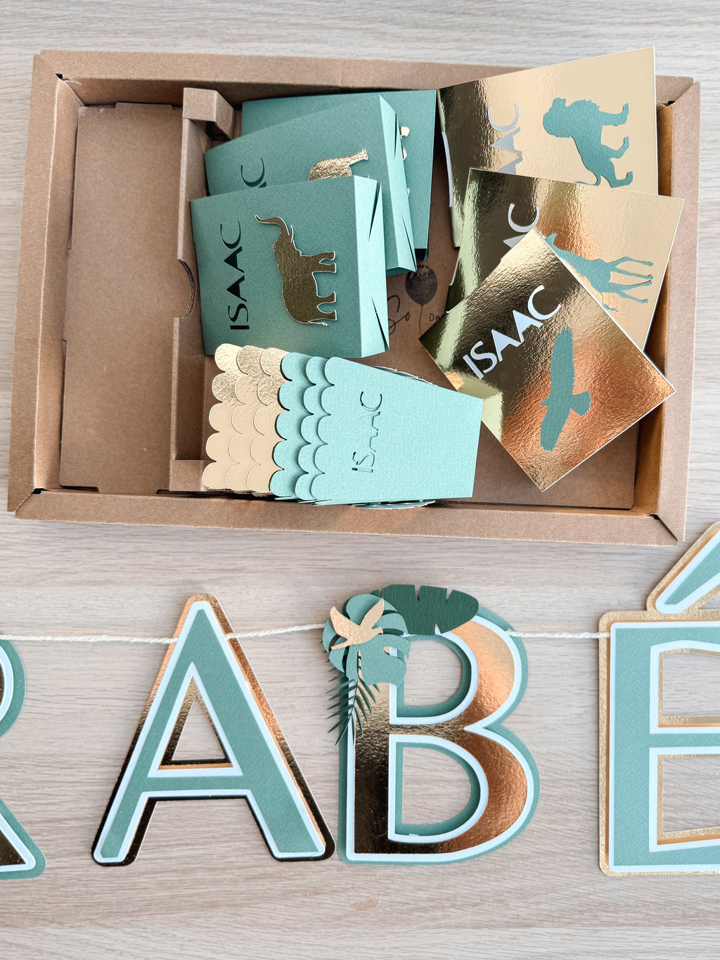 Animais gold | Bandeirola parabéns