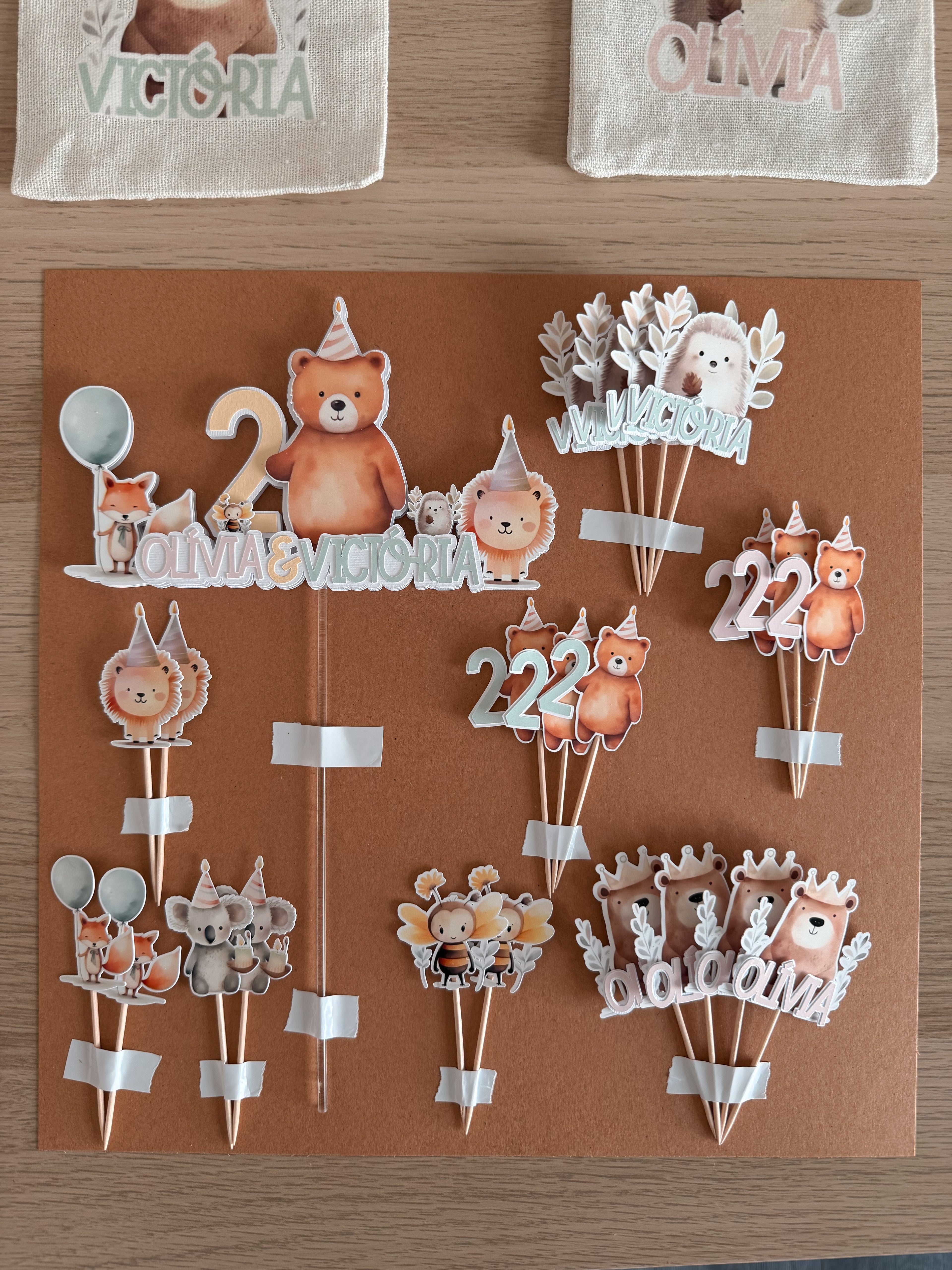 Animais fofos em festa | Topo de bolo premium